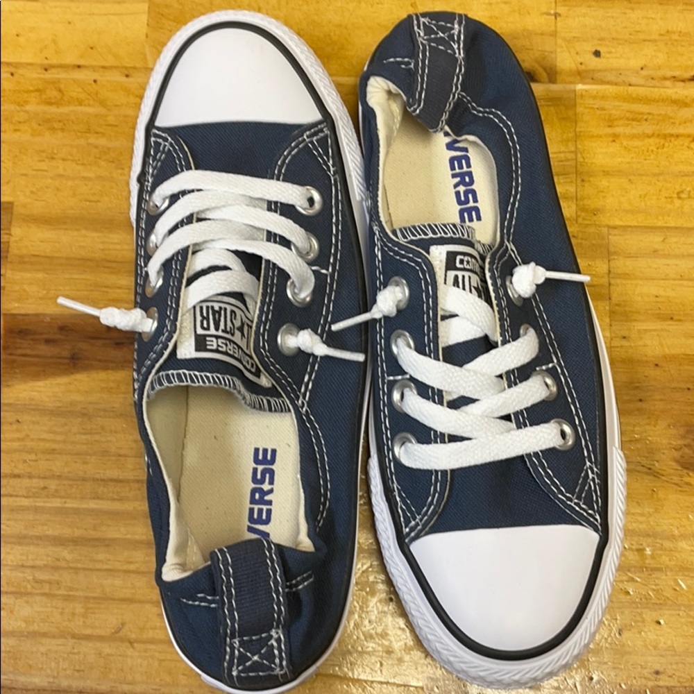 Brand New Converse Sneakers size 5